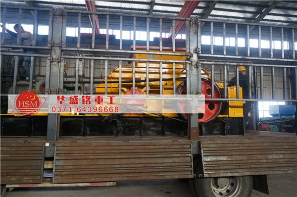 對輥破碎機現場圖片