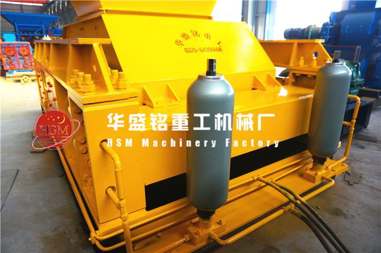 大型液壓對輥破碎機(jī)