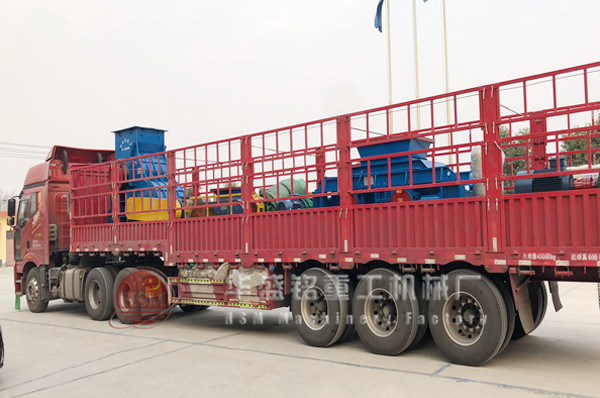 對(duì)輥破碎機(jī)和雙級(jí)粉碎機(jī)一起發(fā)貨